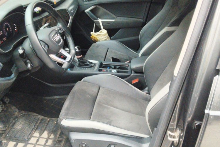 Audi Q3 2021 car image #17