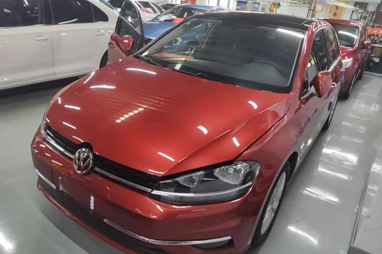 Volkswagen Golf 2019 car image #2