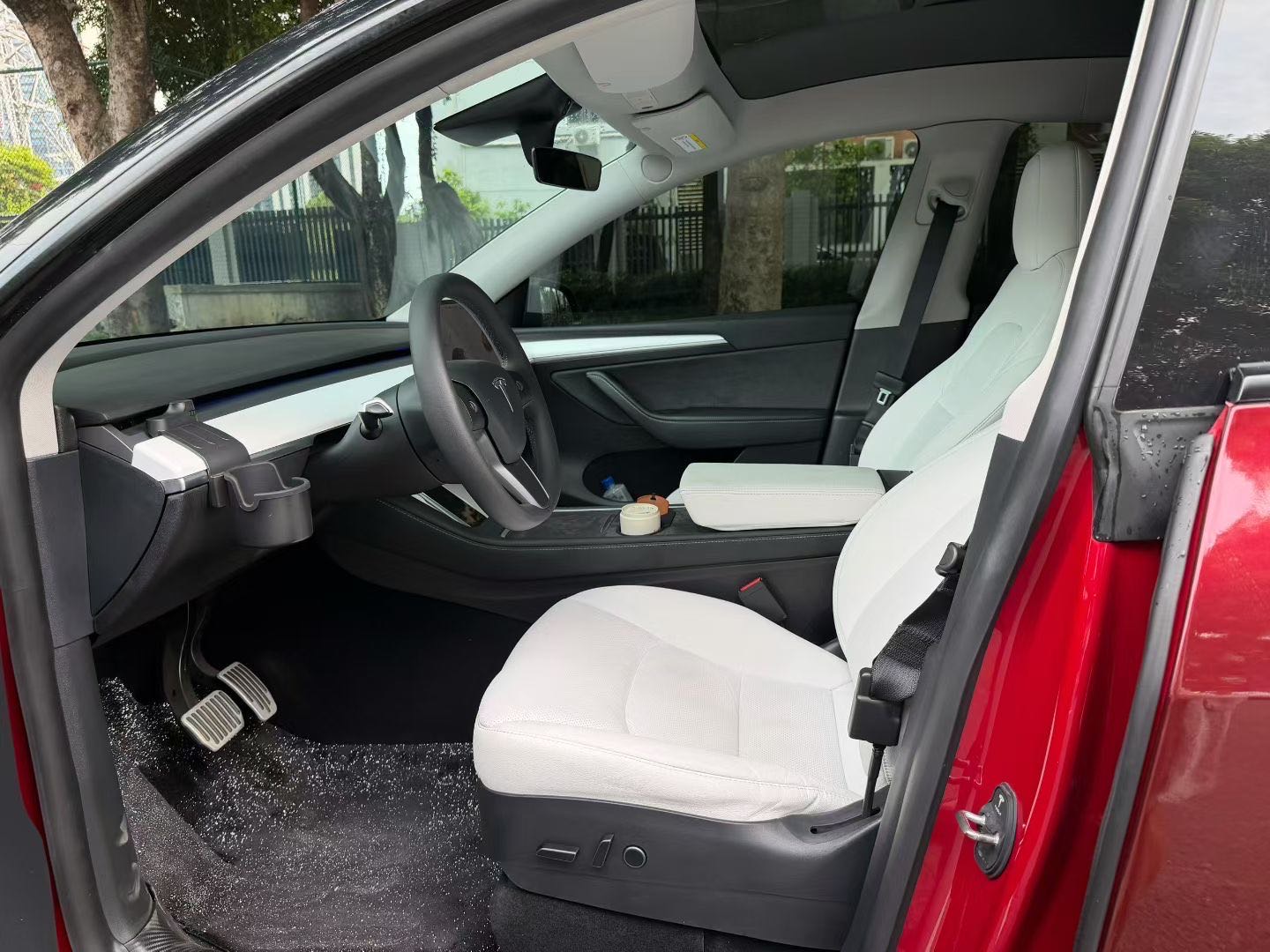 Tesla Model Y 2021 immagine di auto #7