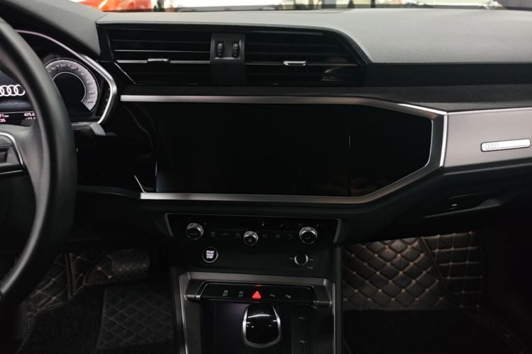Audi Q3 2023 car image #13