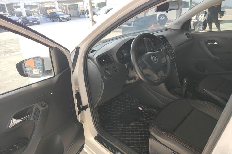 Volkswagen Polo 2016 car image #16