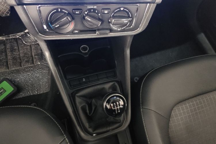 Volkswagen Santana 2018 car image #14