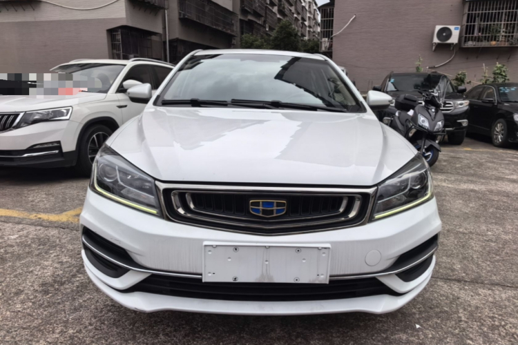 GEELY Emgrand 2018 car image #3