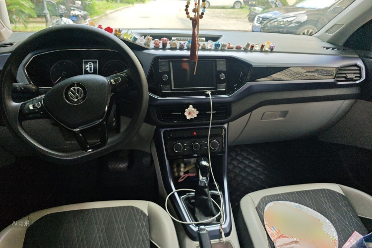 Volkswagen T-Cross 2019 car image #11