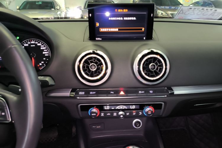 Audi A3 2018 car image #13