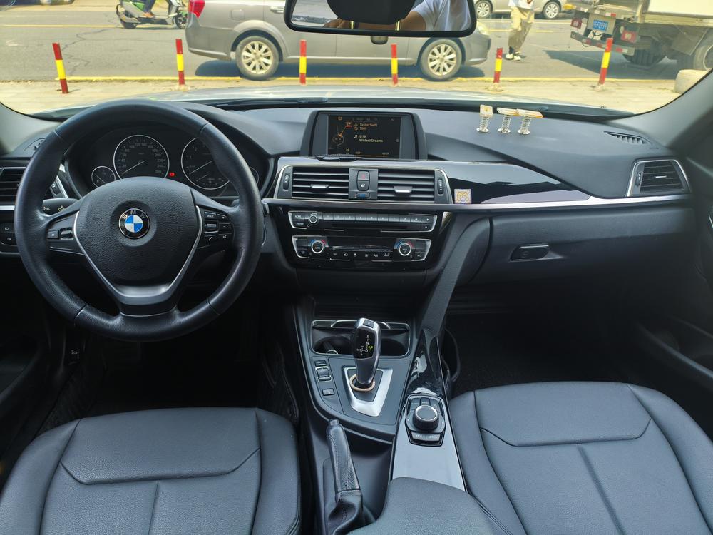 BMW 3 Series 2017 car image #6