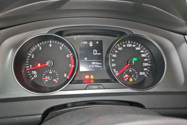 Volkswagen Golf 2014 car image #12