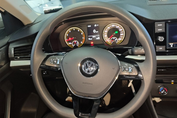 Volkswagen Lavida 2019 #11 Volkswagen Lavida 2019 car image #11