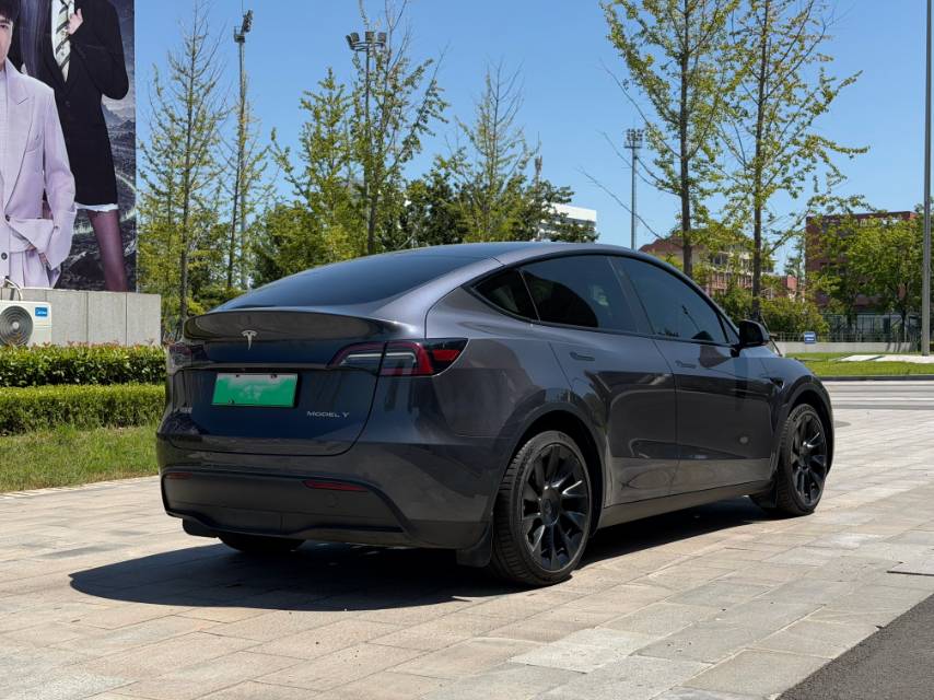 Tesla Model Y 2022 #5 Tesla Model Y 2022 car image #5
