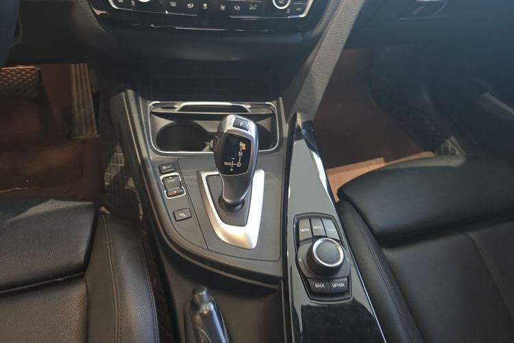 BMW 3 Series GT 2018 car image #14