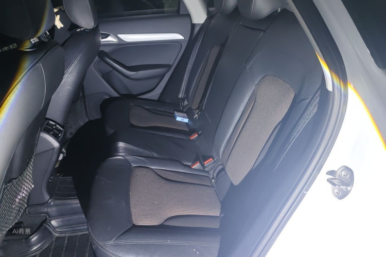 Audi Q3 2017 car image #19