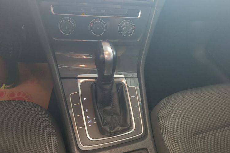 Volkswagen Golf 2019 car image #14