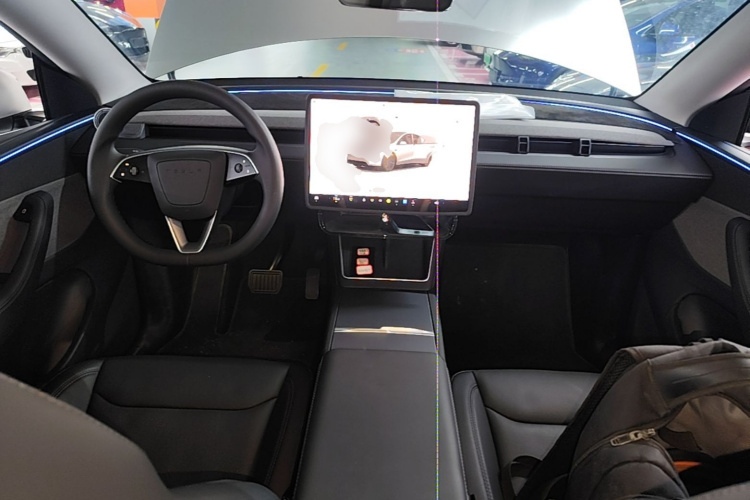 Tesla Model Y 2025 car image #10