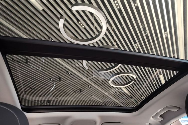Audi Q3 2022 car image #18
