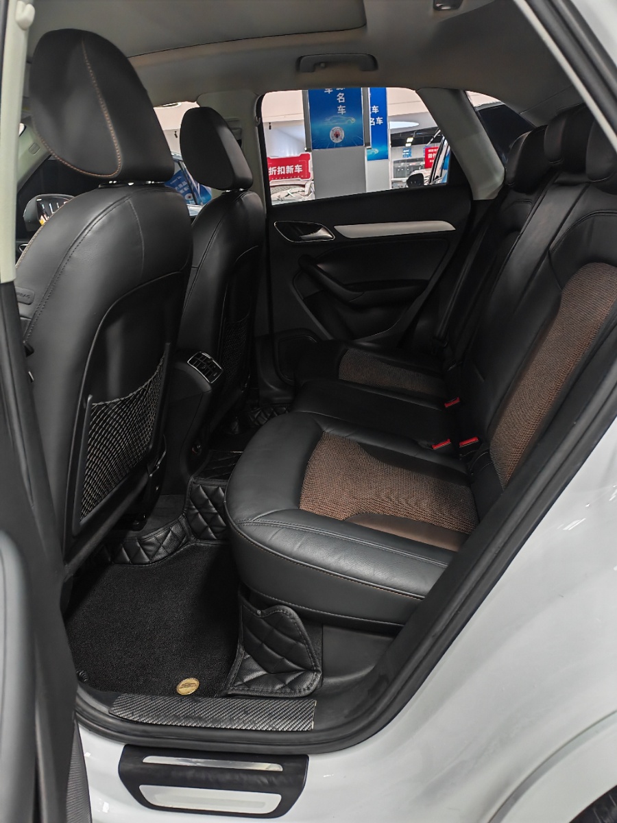 Audi Q3 2018 car image #4