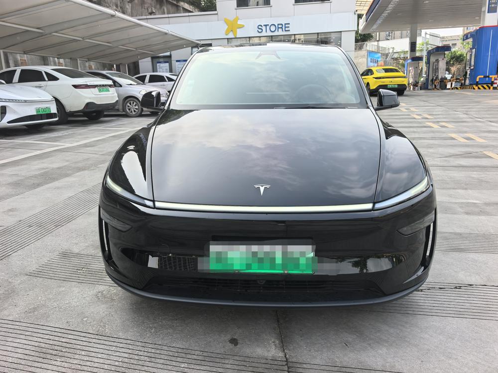 Tesla Model Y 2026 #2 Tesla Model Y 2026 car image #2