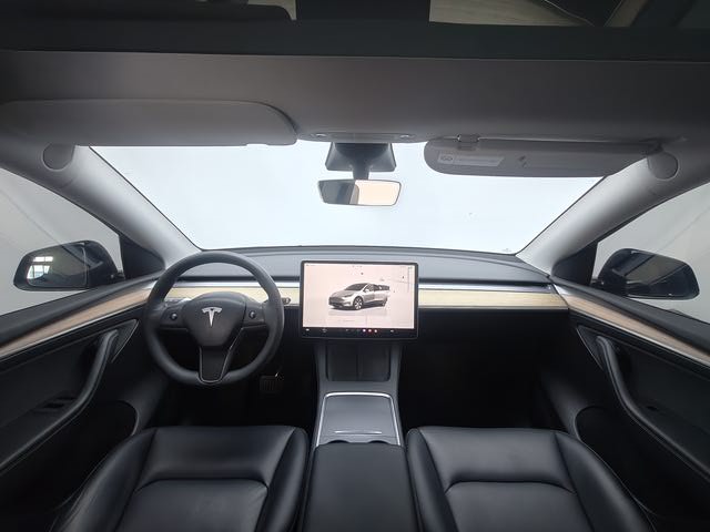 Tesla Model Y 2023 car image #7