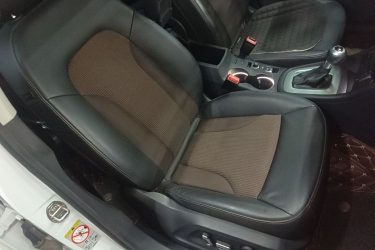 Audi Q3 2019 car image #24