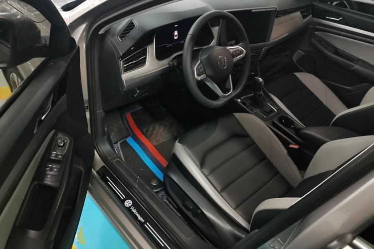 Volkswagen Bora 2023 car image #16