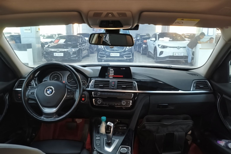 BMW 3 Series 2017 car image #10