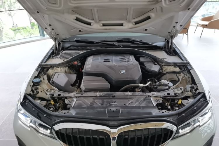 BMW 3 Series 2022 car image #20