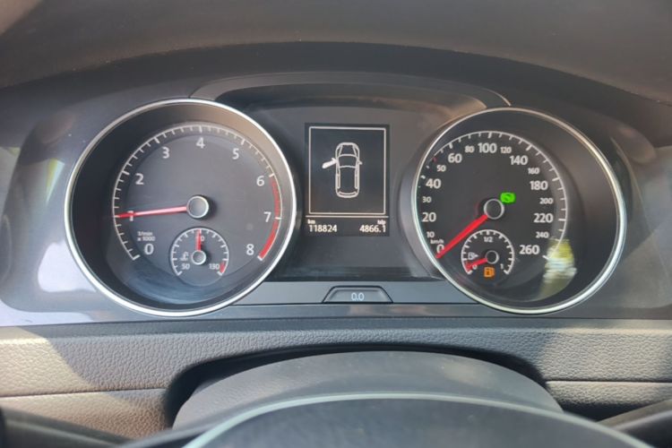 Volkswagen Golf 2017 car image #12