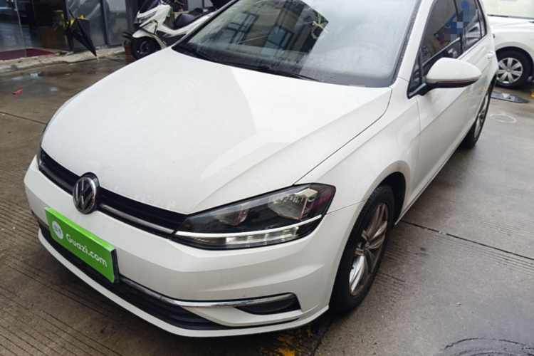 Volkswagen Golf 2019 car image #2