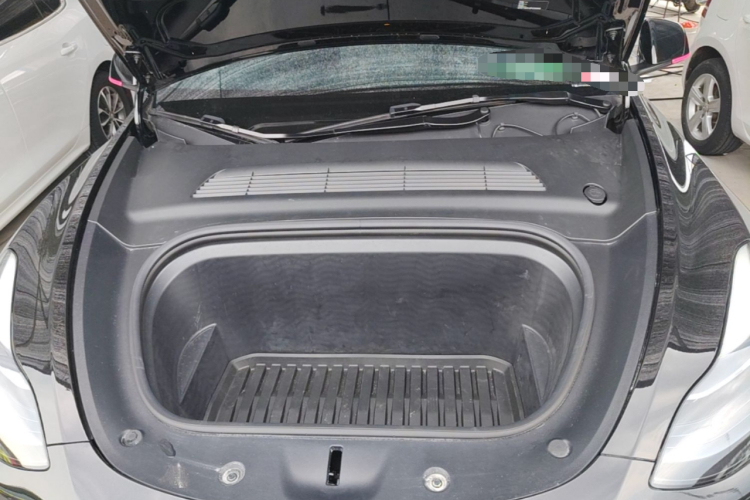 Tesla Model Y 2023 car image #20