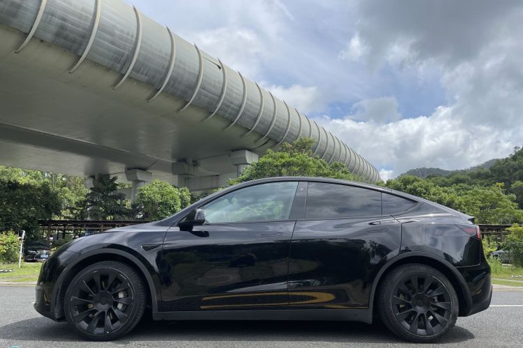 Tesla Model Y 2022 car image #4