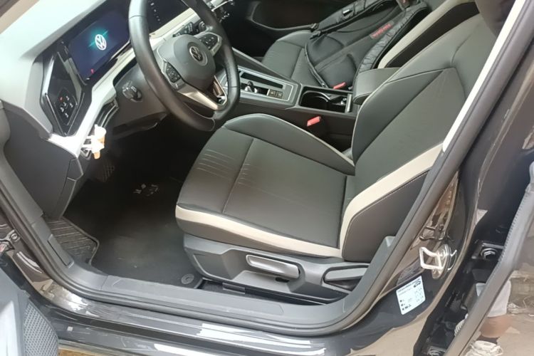 Volkswagen Golf 2021 car image #15