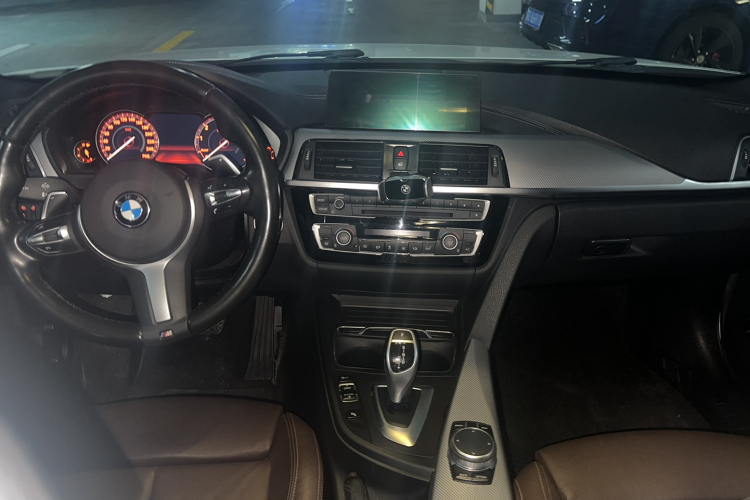 BMW 3 Series 2019 car image #12