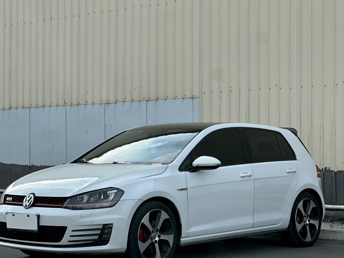 Volkswagen GolfGTI 2018 Volkswagen GolfGTI 2018 car image