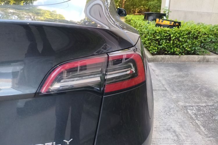 Tesla Model Y 2024 #8 Tesla Model Y 2024 car image #8