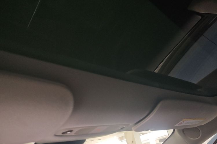 Tesla Model 3 2020 car image #18