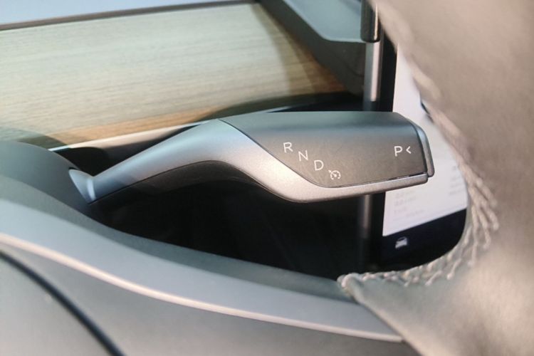 Tesla Model Y 2022 car image #14