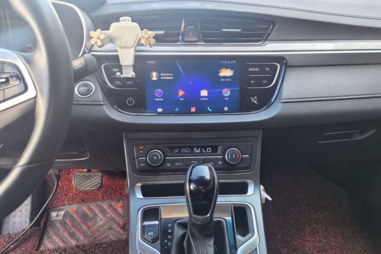 GEELY Emgrand 2019 #17 GEELY Emgrand 2019 car image #17