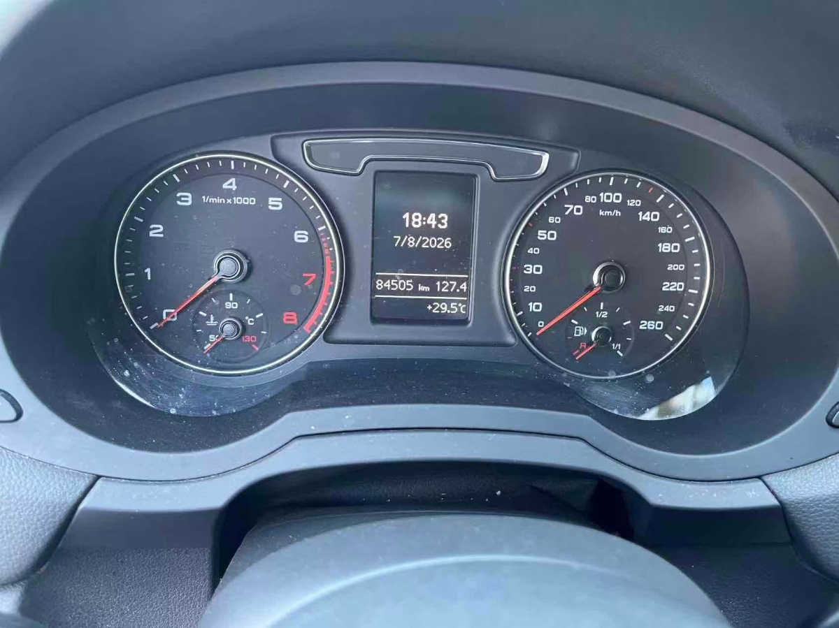 Audi Q3 2017 car image #3