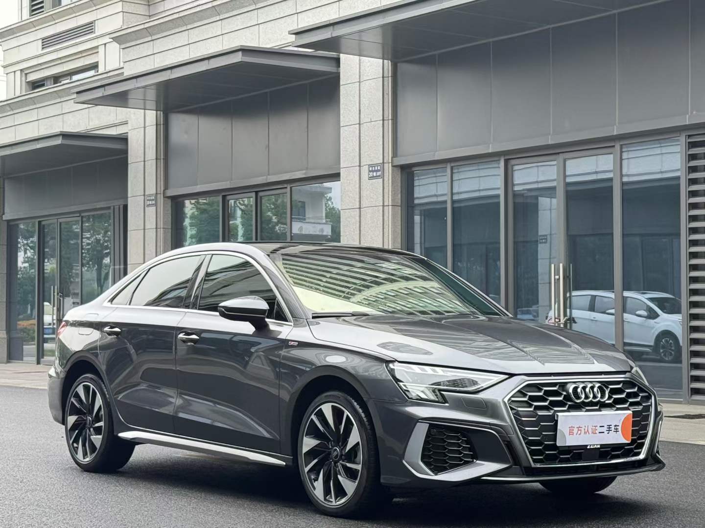 Audi Q3 2025 car image #3