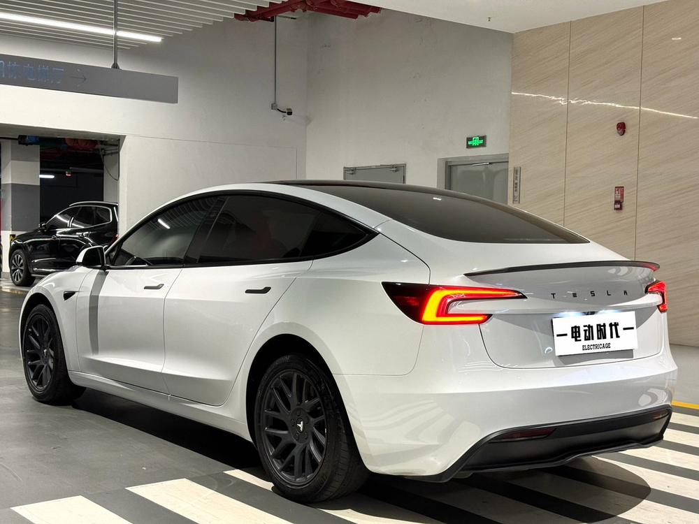 Tesla Model 3 2025 صورة سيارة #4