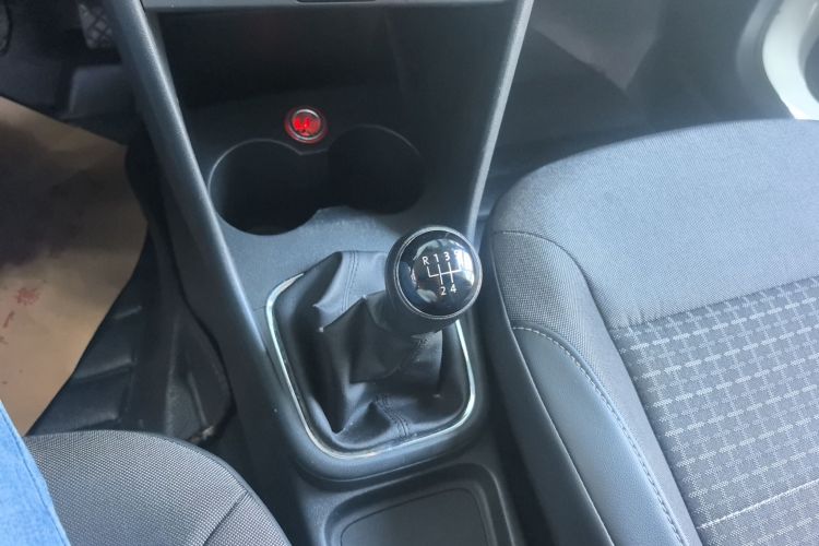 Volkswagen Polo 2015 صورة سيارة #14