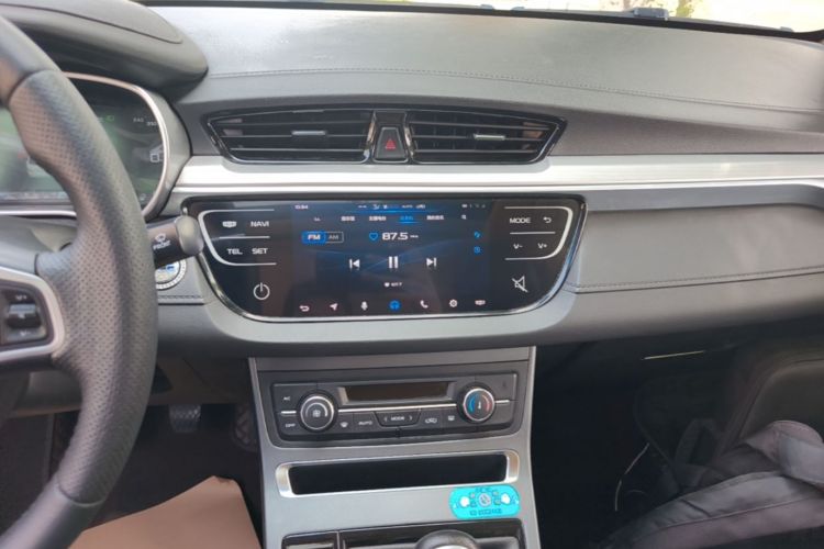 GEELY Emgrand 2018 car image #13