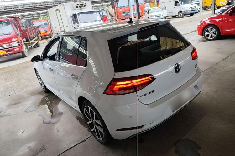Volkswagen Golf 2020 car image #5
