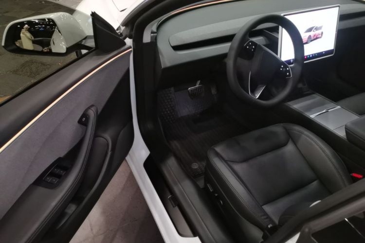 Tesla Model 3 2024 car image #16