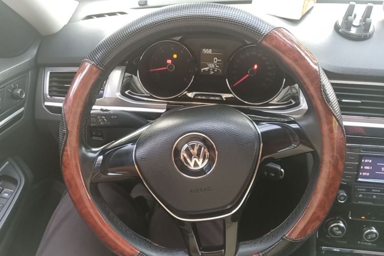 Volkswagen Bora 2017 car image #11