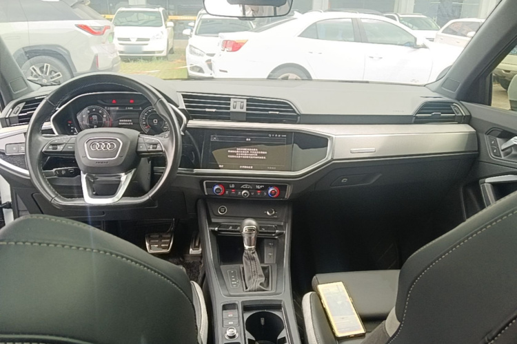 Audi Q3 2024 car image #10