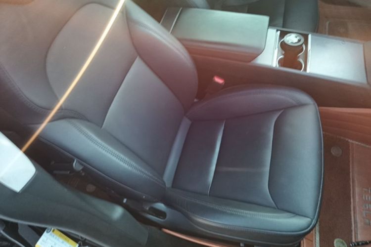Tesla Model 3 2023 car image #24