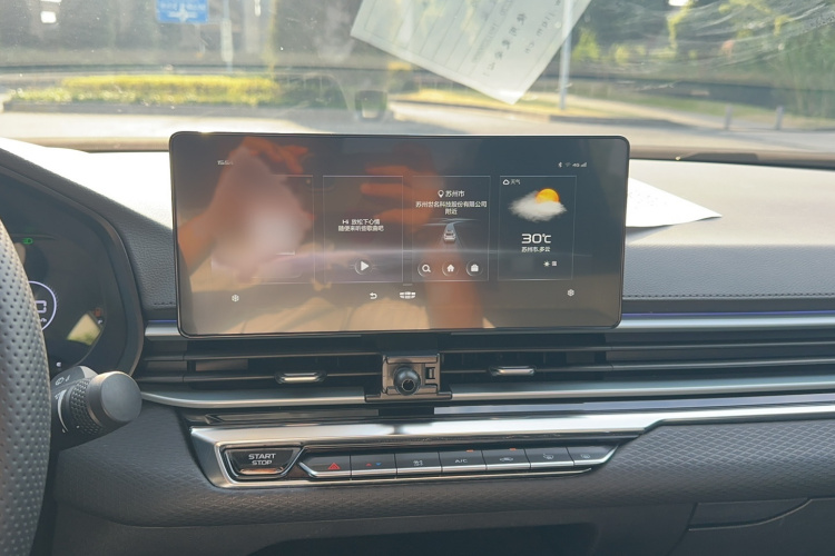 GEELY Emgrand 2022 car image #15