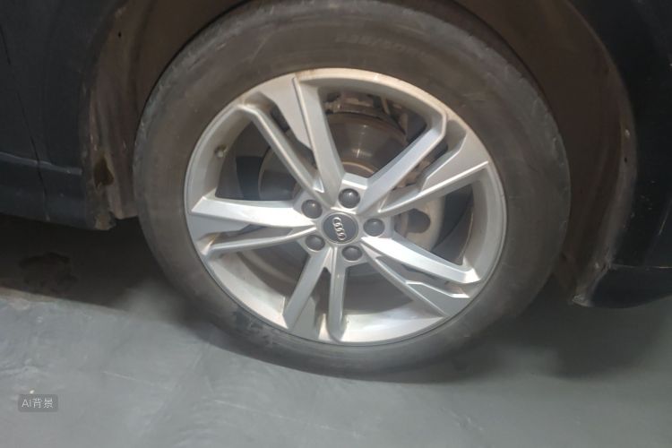 Audi Q3 2020 car image #9