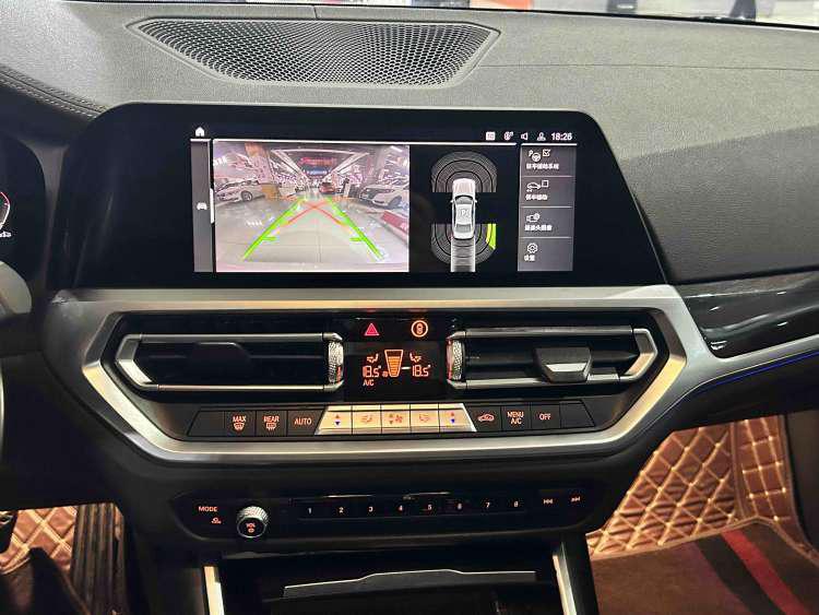 BMW 3 Series 2019 car image #14