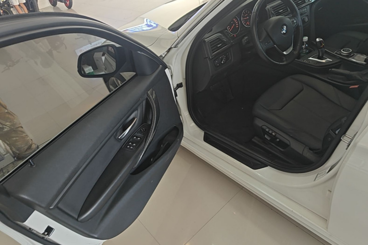 BMW 3 Series 2015 car image #16